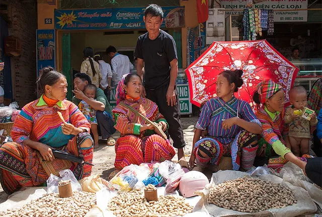 Nong Khiaw Boat Ride, Muang Ngoi, Cave, and Trekking - 1 Day 2